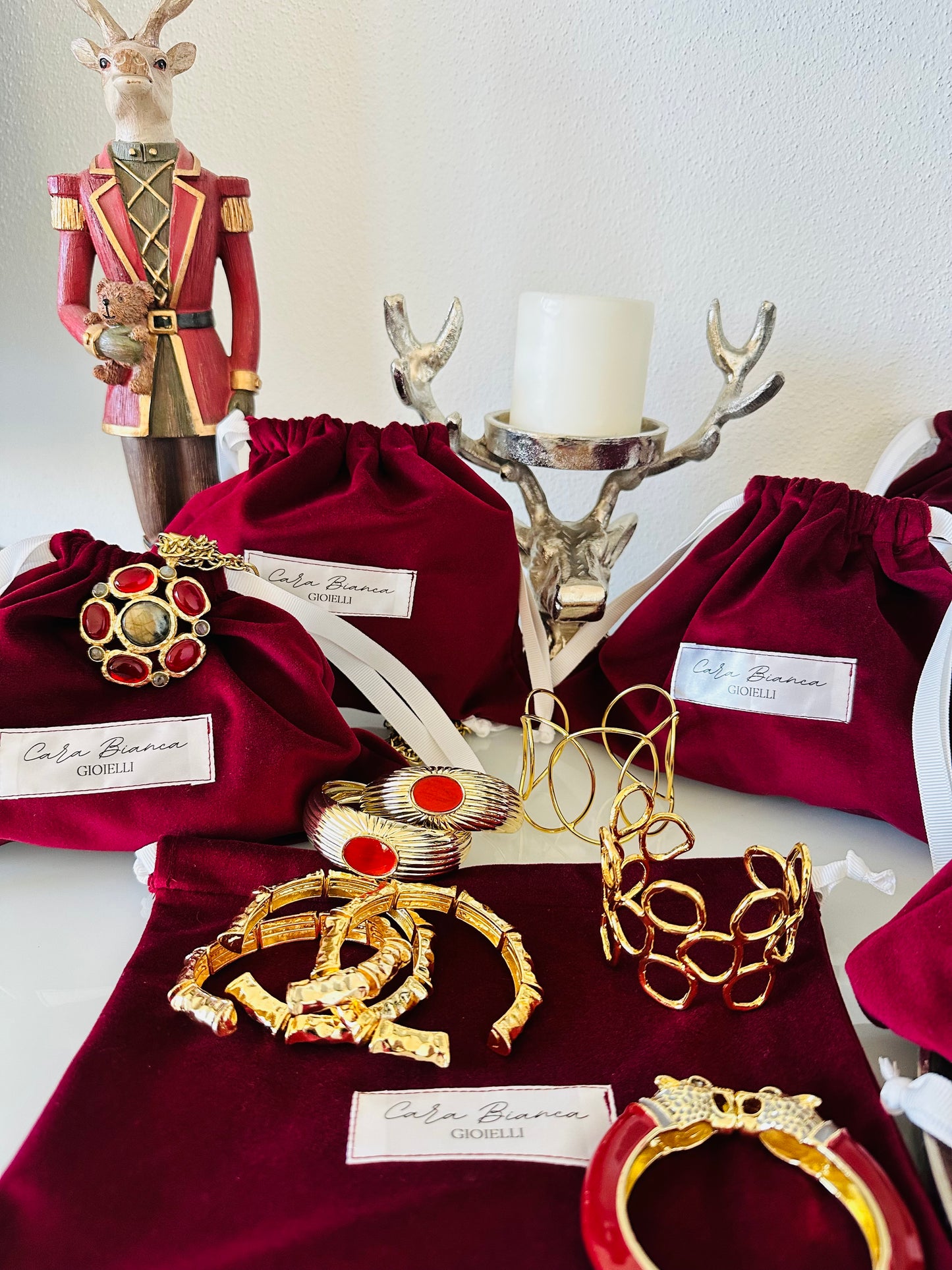 Pochette Holiday Collection